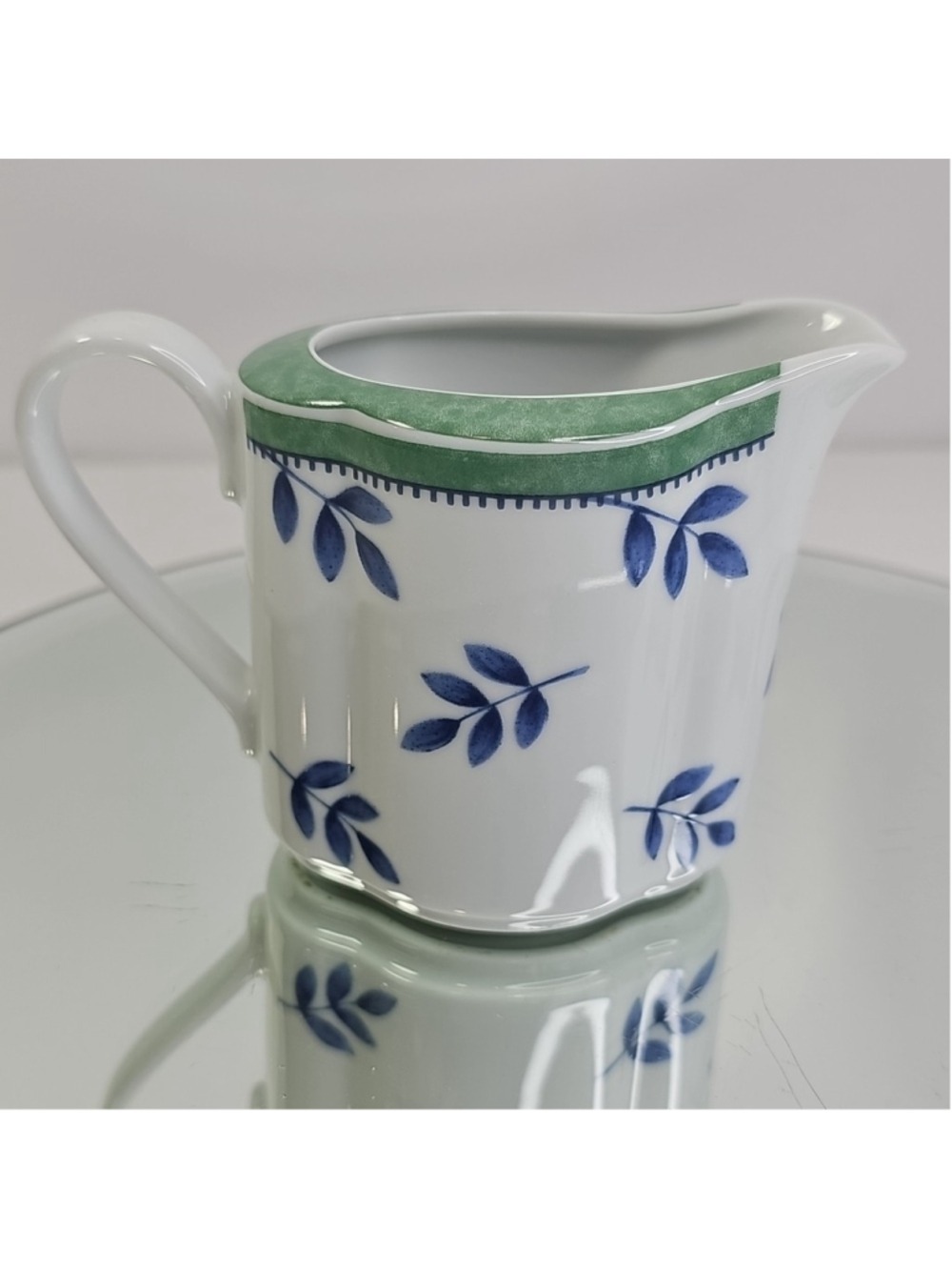 Villeroy and Boch SWITCH 3 Creamer White Blue Leaf Green Band